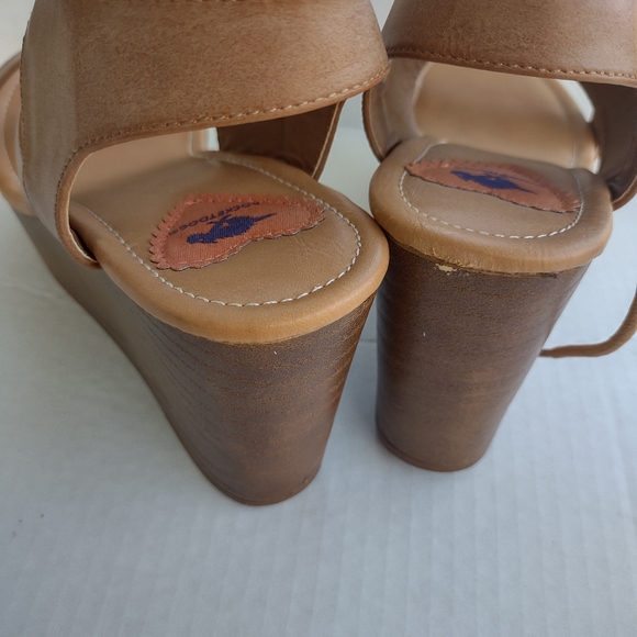 Rocket Dog Wedge Sandals - Picture 4 of 9